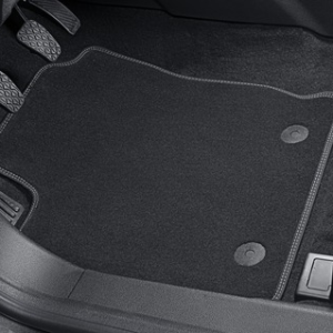 Preproge, vrhunski velur spredaj in zadaj, črne barve